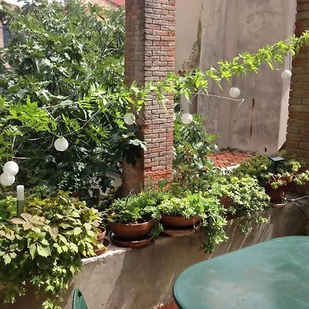公寓 A Private Terrace In The Heart Of