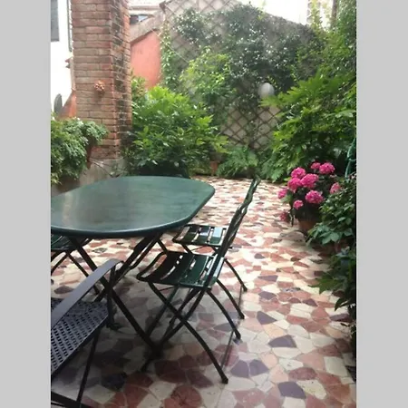 A Private Terrace In The Heart Of 公寓