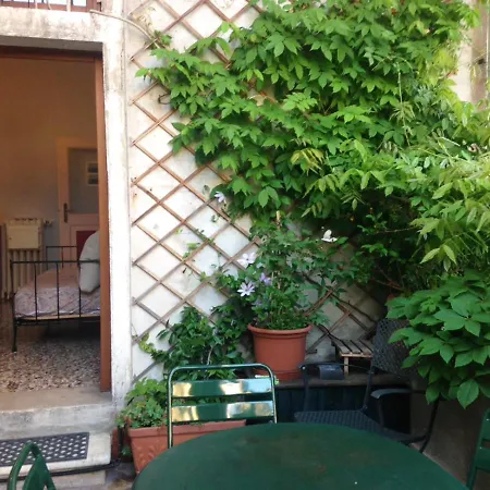 A Private Terrace In The Heart Of 公寓
