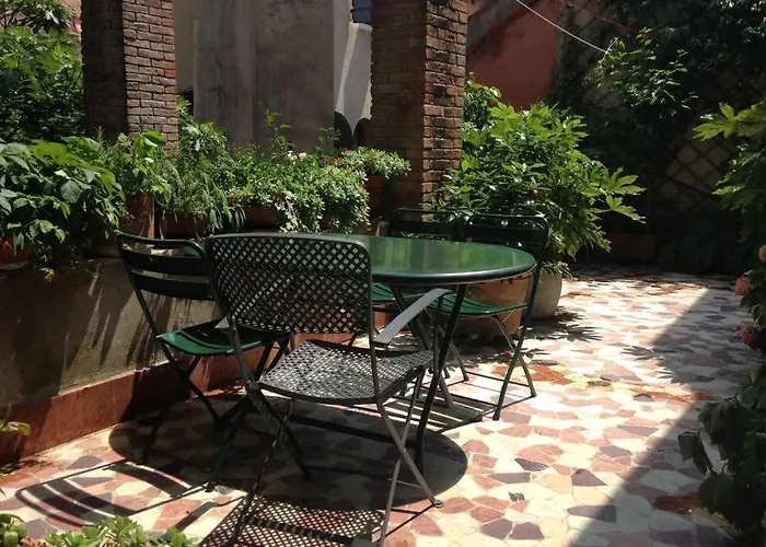 アパート A Private Terrace In The Heart Of