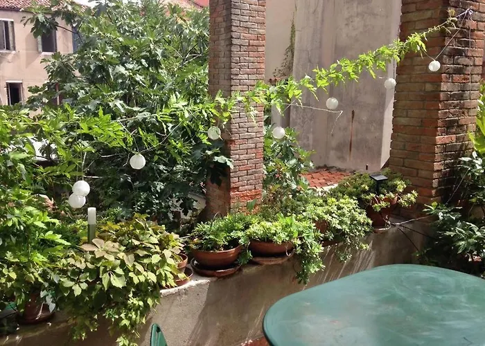 アパート A Private Terrace In The Heart Of