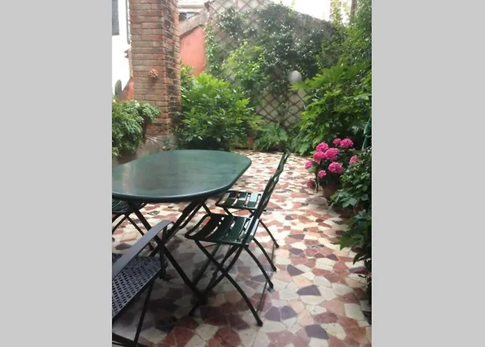 A Private Terrace In The Heart Of アパート