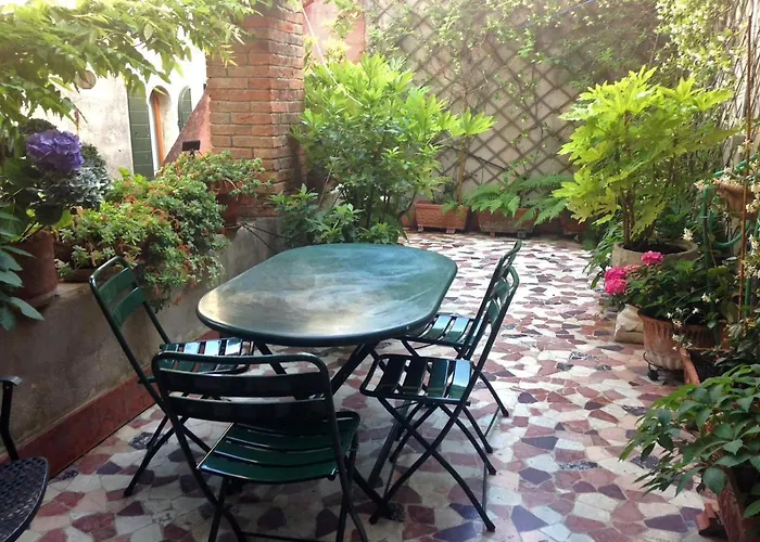 A Private Terrace In The Heart Of アパート ヴェネツィア